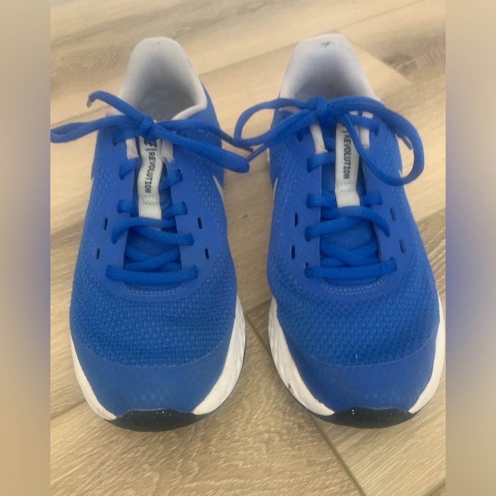 Nike Revolution 5 Blue Athletic Sneakers Size 4 Youth - Picture 7 of 10